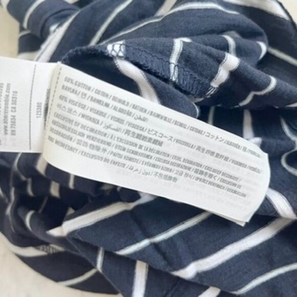 NEW Abercrombie & Fitch Navy Striped V-Neck Pocket Tee Shirt Women XS - Picture 6 of 6
